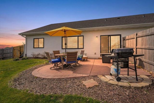588 Stonewood Court, Evansville, WI 53536
