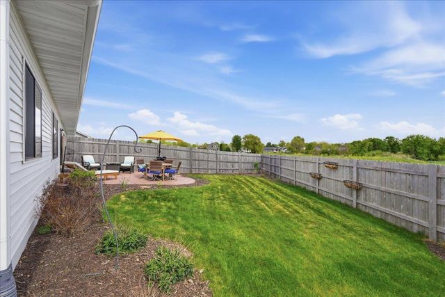 588 Stonewood Court, Evansville, WI 53536