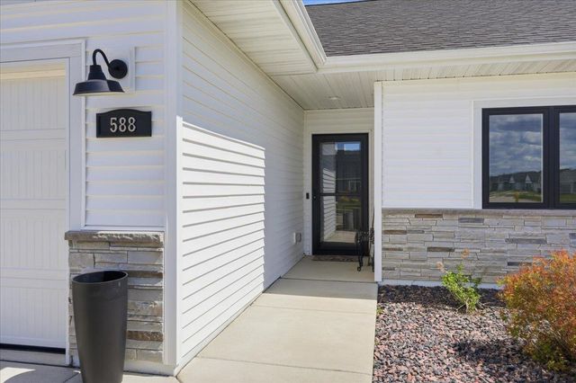 588 Stonewood Court, Evansville, WI 53536