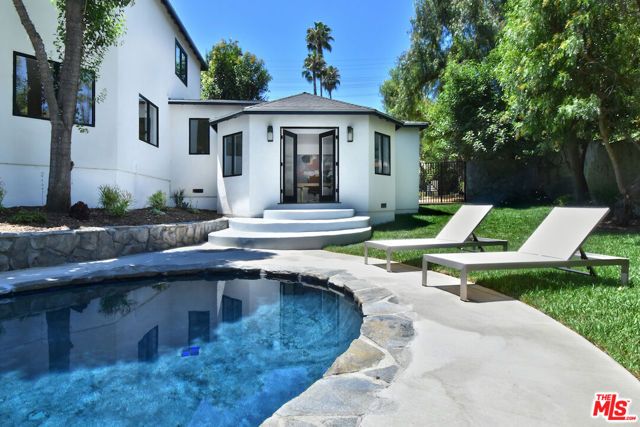 19061 Wells Drive, Los Angeles, CA 91356