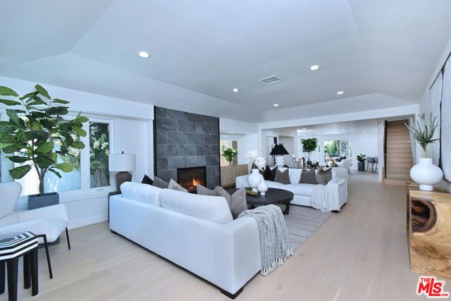 19061 Wells Drive, Los Angeles, CA 91356