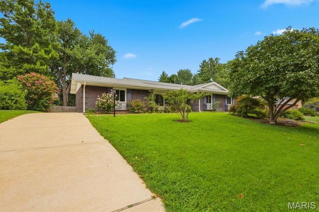 113 High Valley Drive, Chesterfield, MO 63017