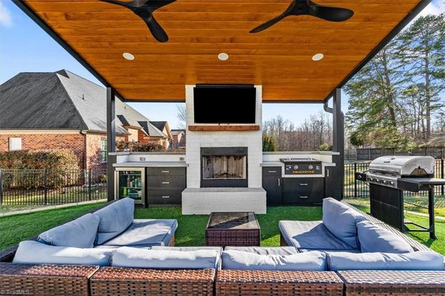 1342 Driftwood Acres Drive, Kernersville, NC 27284