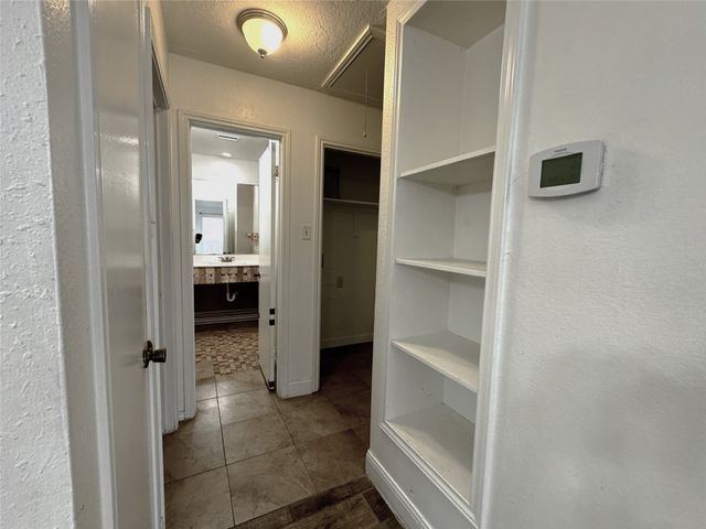 2320 Chestnut Way, Bedford, TX 76022