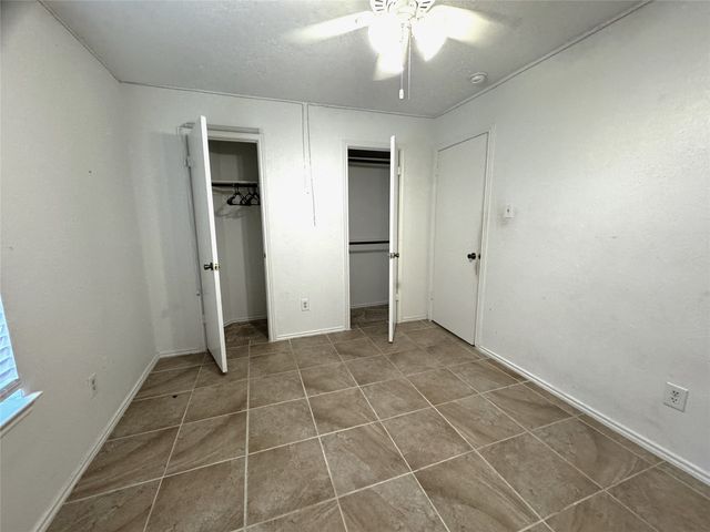 2320 Chestnut Way, Bedford, TX 76022