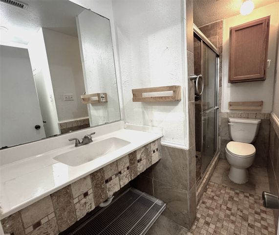 2320 Chestnut Way, Bedford, TX 76022