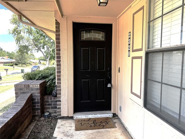 2320 Chestnut Way, Bedford, TX 76022