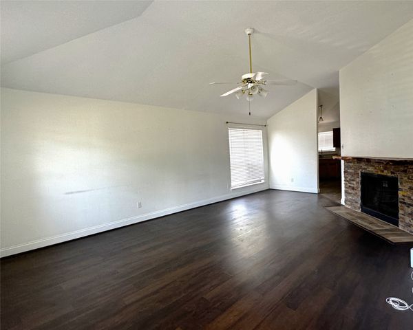 2320 Chestnut Way, Bedford, TX 76022