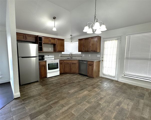 2320 Chestnut Way, Bedford, TX 76022