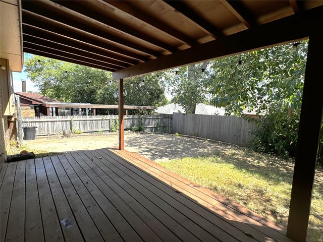 2320 Chestnut Way, Bedford, TX 76022
