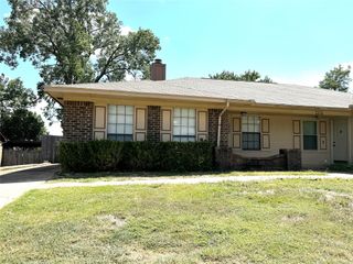 2320 Chestnut Way, Bedford, TX 76022