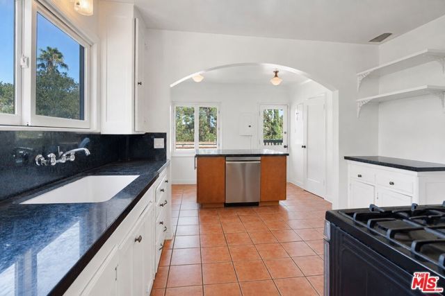 2338 Lake View Avenue, Los Angeles, CA 90039