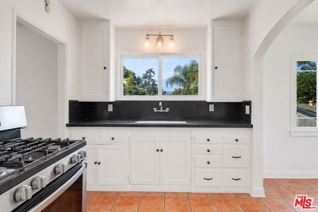 2338 Lake View Avenue, Los Angeles, CA 90039