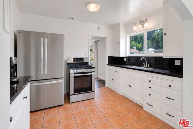 2338 Lake View Avenue, Los Angeles, CA 90039