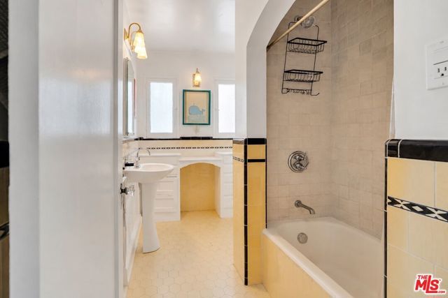 2338 Lake View Avenue, Los Angeles, CA 90039