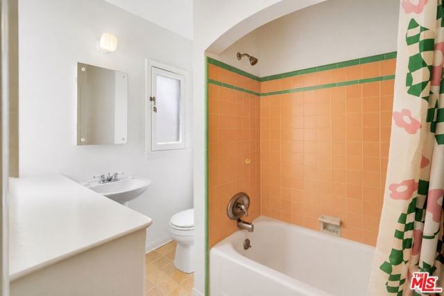 2338 Lake View Avenue, Los Angeles, CA 90039