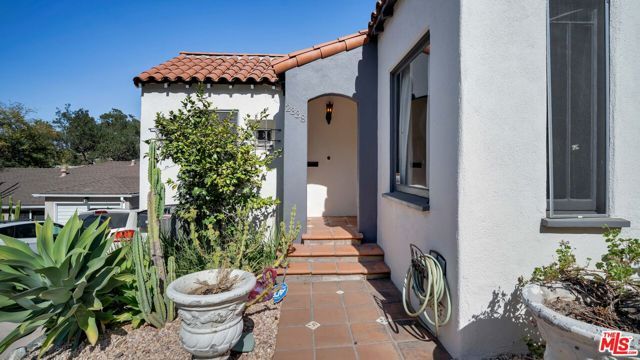 2338 Lake View Avenue, Los Angeles, CA 90039