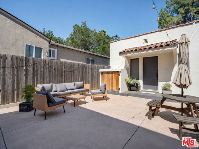 2338 Lake View Avenue, Los Angeles, CA 90039