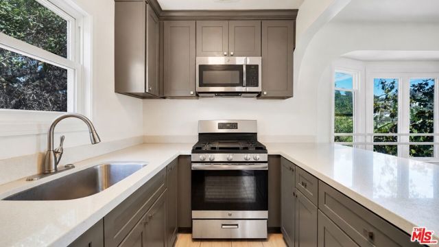 2338 Lake View Avenue, Los Angeles, CA 90039