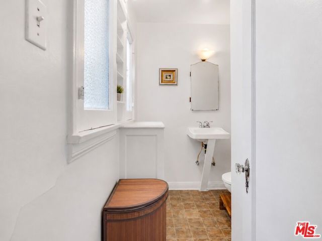2338 Lake View Avenue, Los Angeles, CA 90039