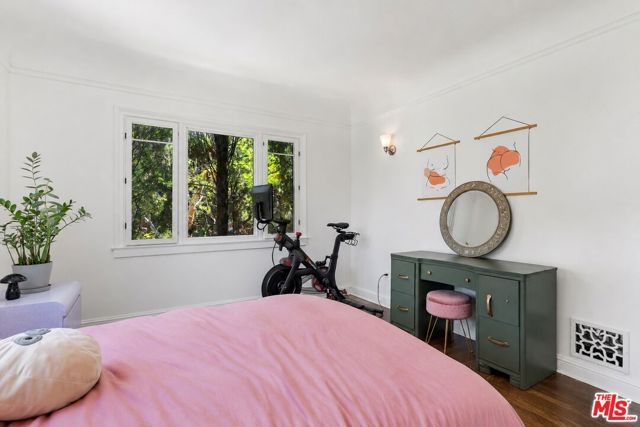 2338 Lake View Avenue, Los Angeles, CA 90039