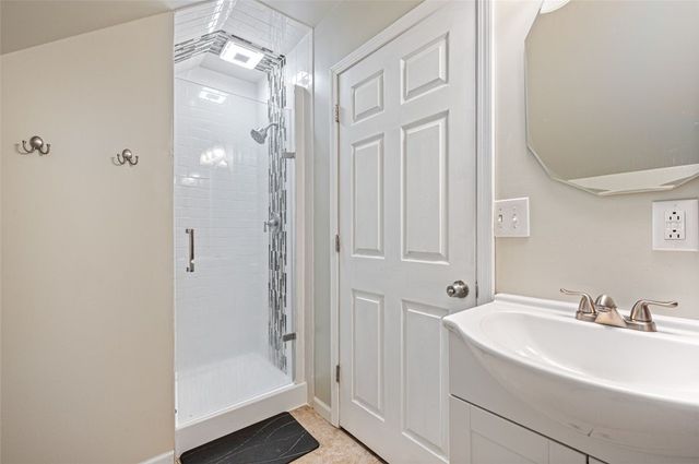 8577 Peebles Rd, Mccandless, PA 15237