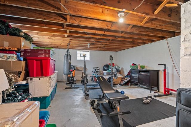 8577 Peebles Rd, Mccandless, PA 15237