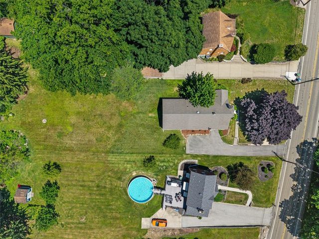 8577 Peebles Rd, Mccandless, PA 15237