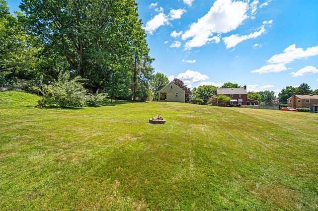 8577 Peebles Rd, Mccandless, PA 15237