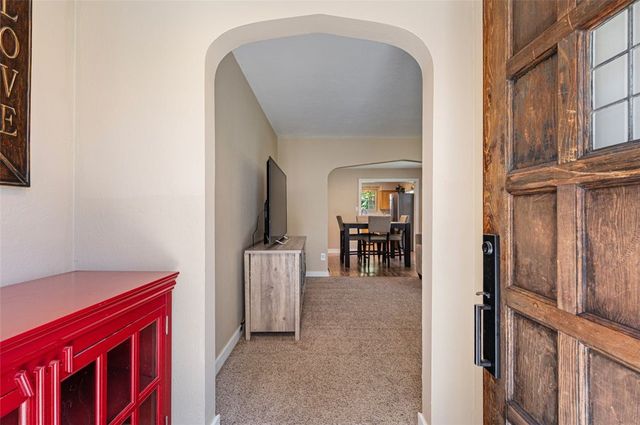 8577 Peebles Rd, Mccandless, PA 15237
