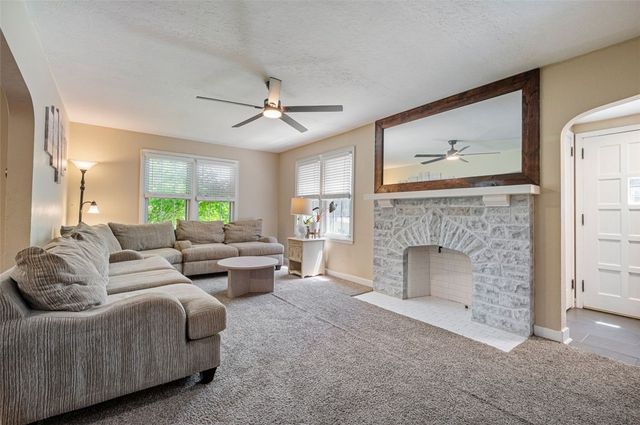 8577 Peebles Rd, Mccandless, PA 15237