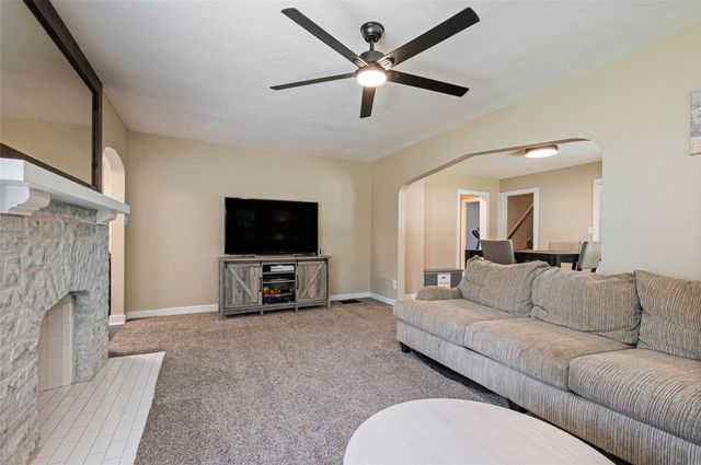 8577 Peebles Rd, Mccandless, PA 15237