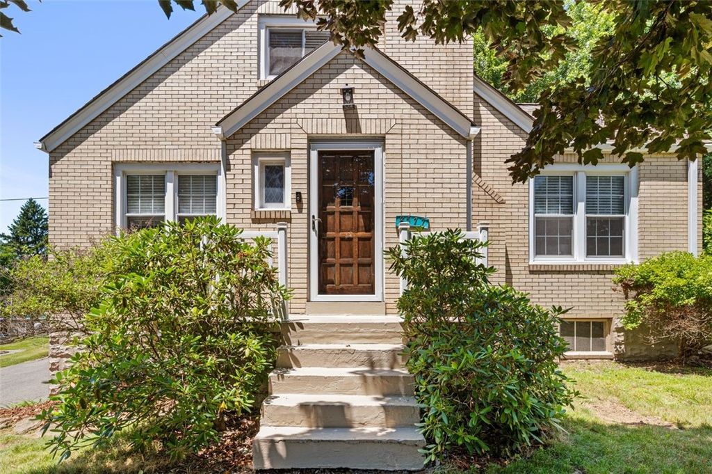 8577 Peebles Rd, Mccandless, PA 15237