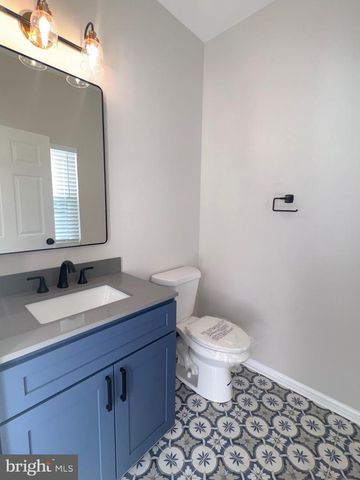 7 CHAPEL HILL RD, Mount Laurel, NJ 08054