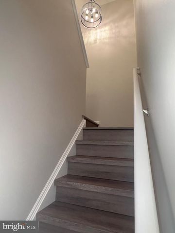 7 CHAPEL HILL RD, Mount Laurel, NJ 08054