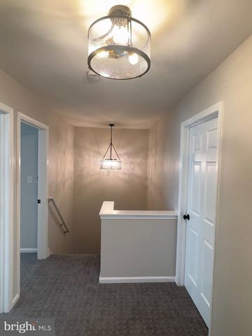 7 CHAPEL HILL RD, Mount Laurel, NJ 08054