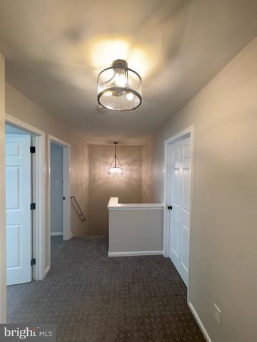 7 CHAPEL HILL RD, Mount Laurel, NJ 08054