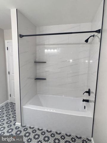 7 CHAPEL HILL RD, Mount Laurel, NJ 08054