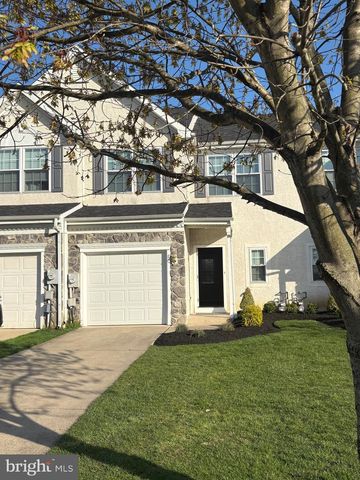 7 CHAPEL HILL RD, Mount Laurel, NJ 08054