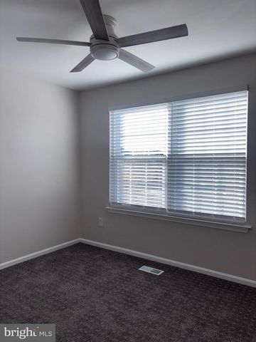 7 CHAPEL HILL RD, Mount Laurel, NJ 08054