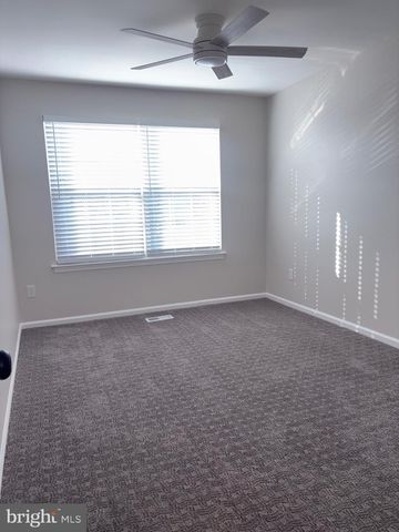 7 CHAPEL HILL RD, Mount Laurel, NJ 08054