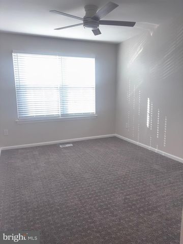 7 CHAPEL HILL RD, Mount Laurel, NJ 08054