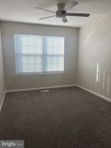 7 CHAPEL HILL RD, Mount Laurel, NJ 08054