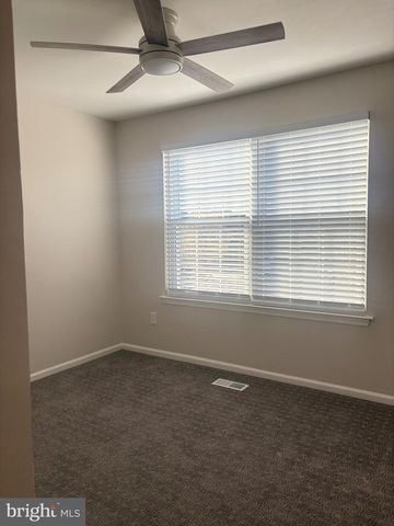 7 CHAPEL HILL RD, Mount Laurel, NJ 08054