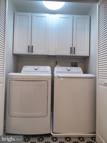 7 CHAPEL HILL RD, Mount Laurel, NJ 08054