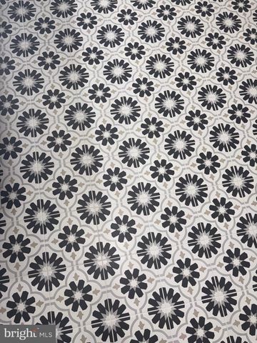 7 CHAPEL HILL RD, Mount Laurel, NJ 08054