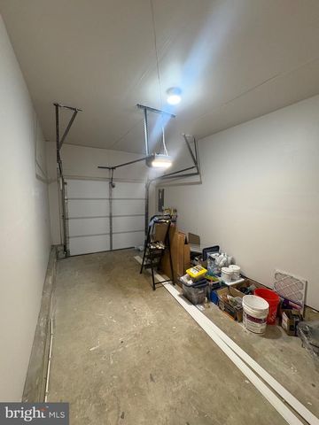 7 CHAPEL HILL RD, Mount Laurel, NJ 08054