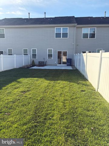 7 CHAPEL HILL RD, Mount Laurel, NJ 08054