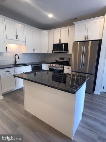 7 CHAPEL HILL RD, Mount Laurel, NJ 08054