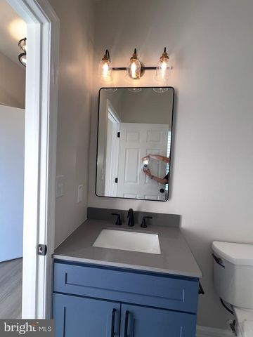 7 CHAPEL HILL RD, Mount Laurel, NJ 08054